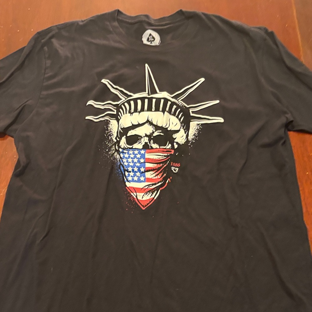 Patriotic Black Tee with Skull and Liberty Graphic